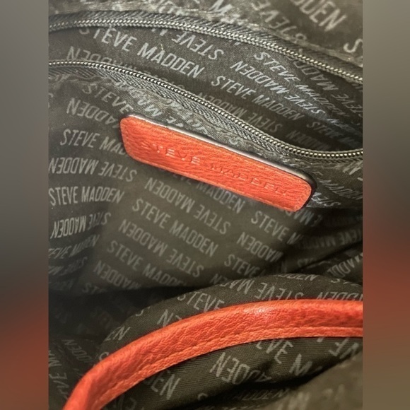 Steve Madden crossbody bag - burnt orange, gold chain strap / details - Picture 4 of 9